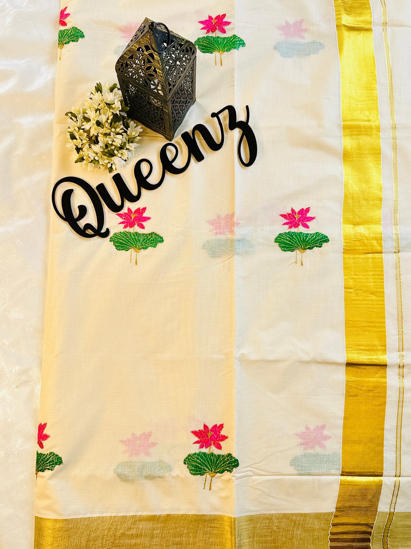 SS349- Lotus Embroidery Kerala Kasavu Saree