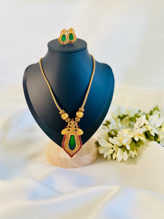 QJ170- Nagapadam Pendant Necklace Green