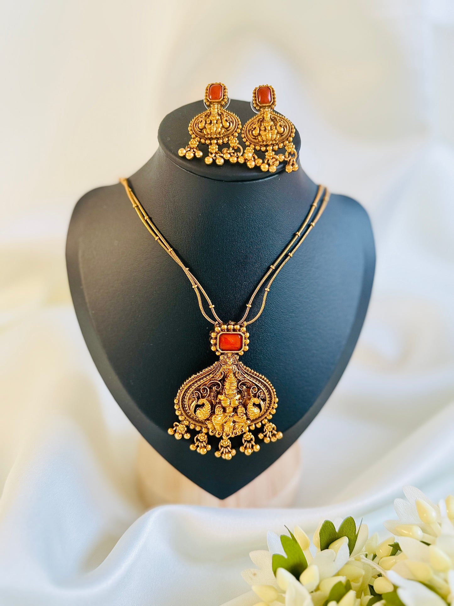 QJ129- Lekshmi Pendant Necklace- Coral
