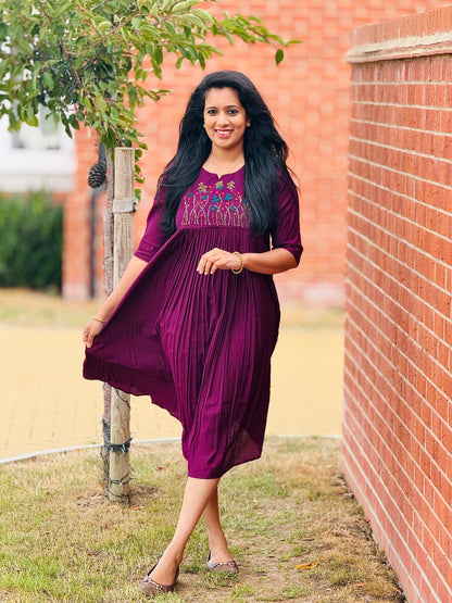 Vetrican Wine Pleated Kurta – view 2 of 4