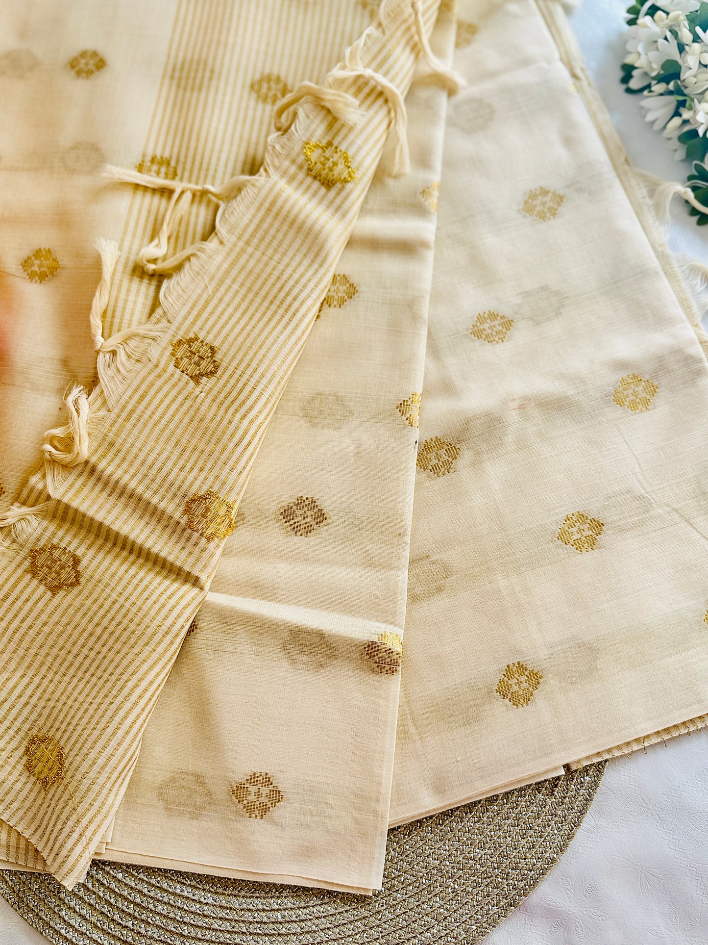 SS323 Borderless Golden Weaved Soft Cotton Saree