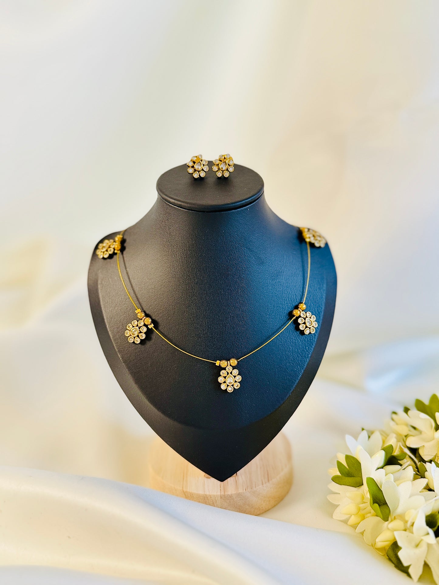 QJ147 - Invisible Flower Necklace White