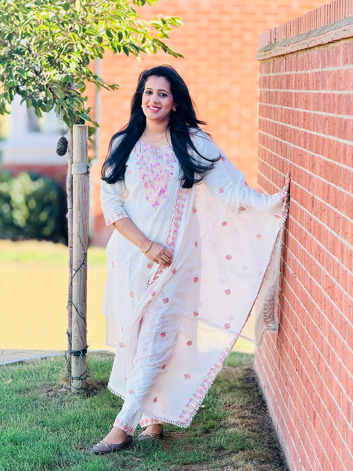 Dhobby Cotton Off-White Salwar Set – view 2 of 4