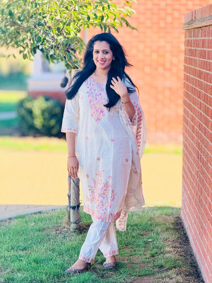 Dhobby Cotton Off-White Salwar Set – view 4 of 4