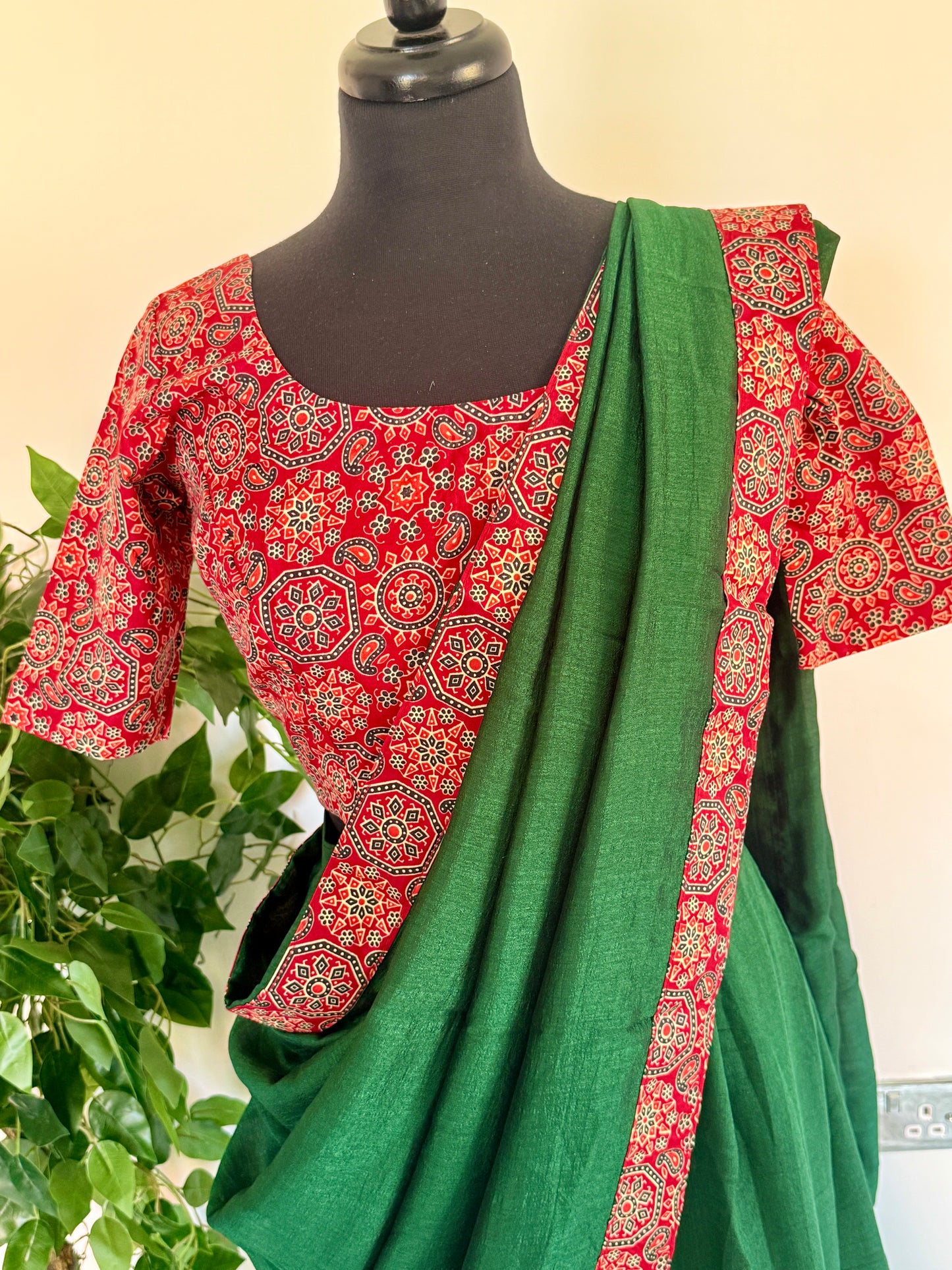 QD0027-Vichithra Silk Dhavani Set